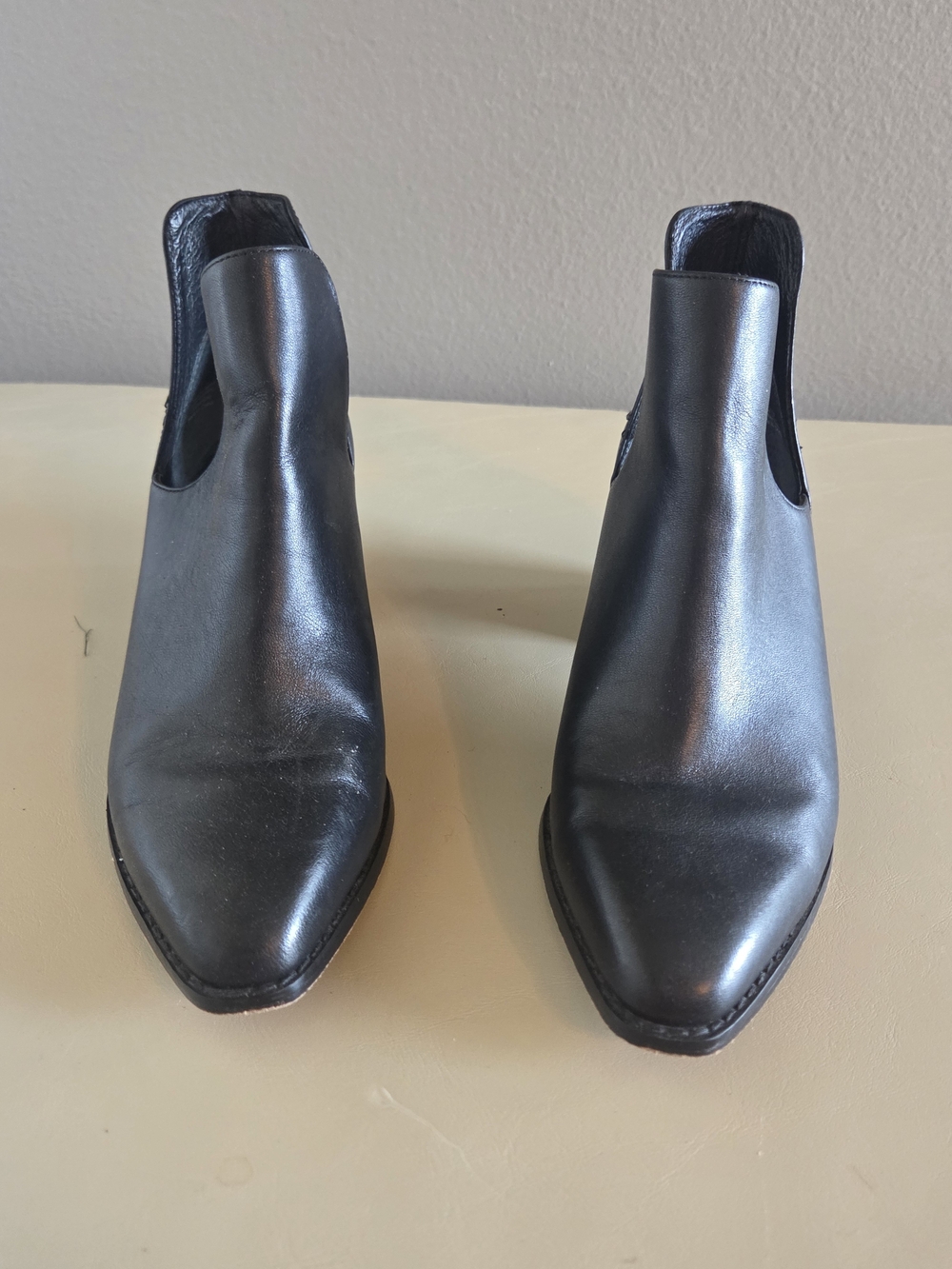 Deltan Black Leather Ankle Boots sz6